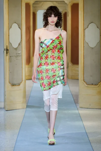 Look 19